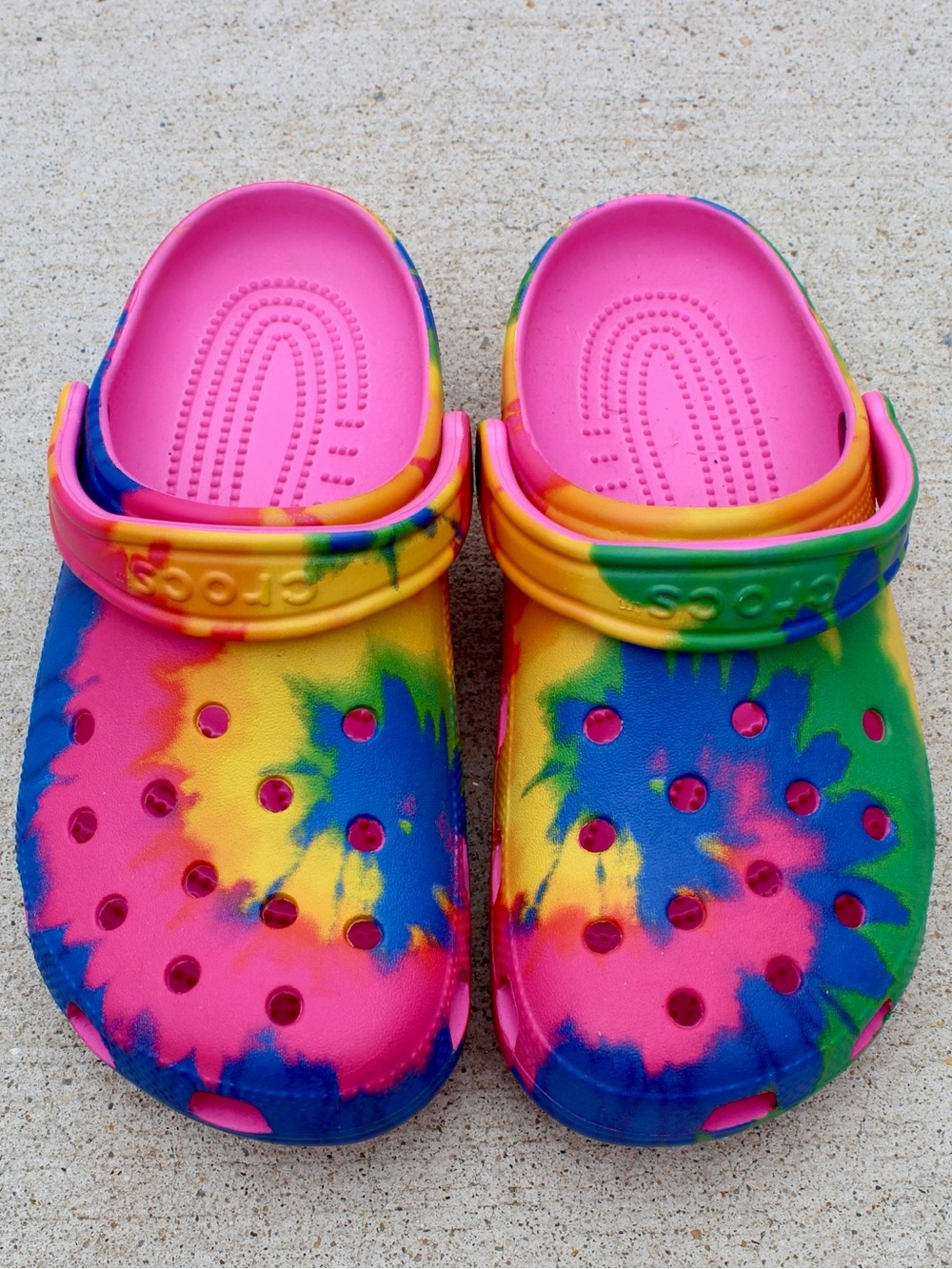 Crocs Classic Tie Dye Graphic Women's Clogs Sz 8